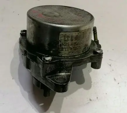 Opel Corsa D Vacuum pump 55193232