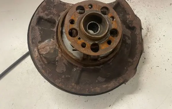 Mercedes-Benz E W211 Rear wheel hub
