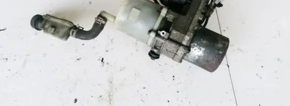Ford Focus Power steering pump 042090507
