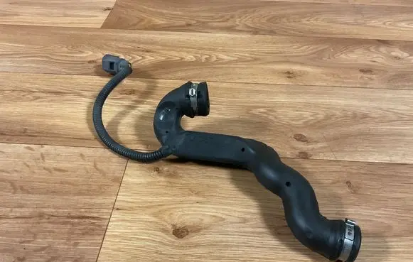 Volvo V70 Breather/breather pipe/hose 30788009
