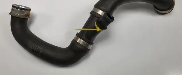 Mercedes-Benz CLS C218 AMG Engine coolant pipe/hose A2045014082