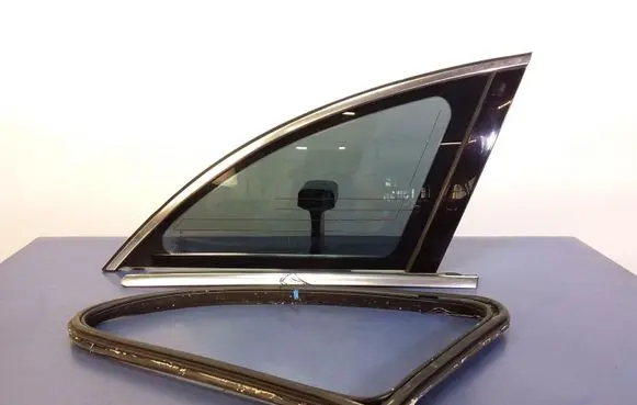Mercedes-Benz R W251 Rear side window