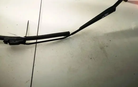 Nissan Almera N16 Front wiper blade arm