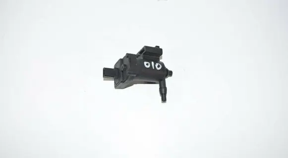 Mercedes-Benz C W203 Turbo solenoid valve A2038000178