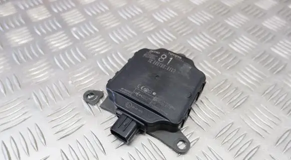 Toyota Highlander XU70 Blind spot module 881620E081