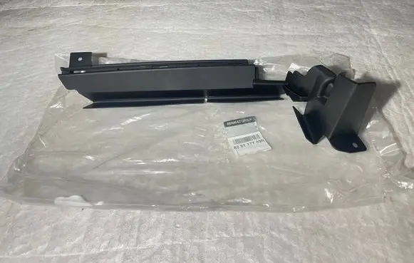 Dacia Sandero II Intercooler air guide/duct channel 628117709RBLCP 628117709R M-02-11-32