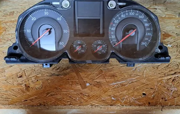 Volkswagen PASSAT B6 Speedometer (instrument cluster) 3C0920860K X0006000