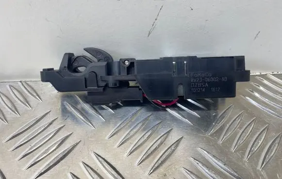 Jaguar XF Glove box lock 8X2306002AD