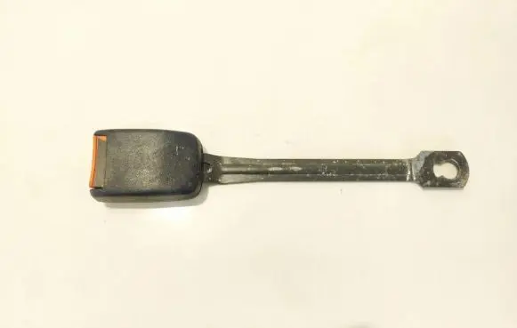 Front seatbelt buckle