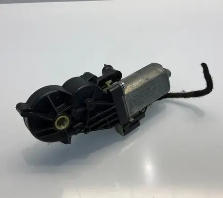 Mercedes-Benz E W211 Seat adjustment motor 0390203213