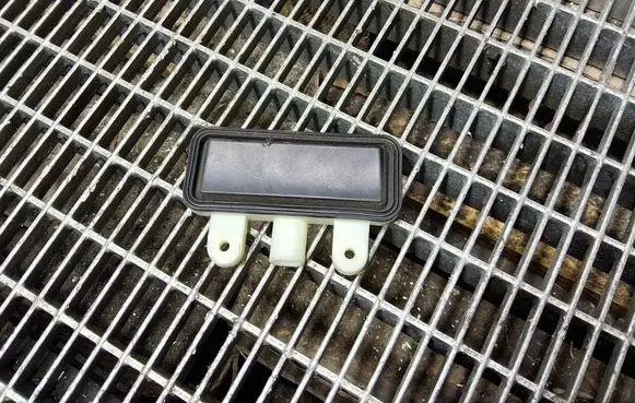 Mercedes-Benz B W246 W242 Tailgate opening switch 2218702410