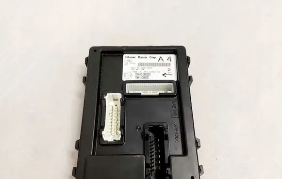Nissan Juke I F15 Central body control module 116RAI-000280
