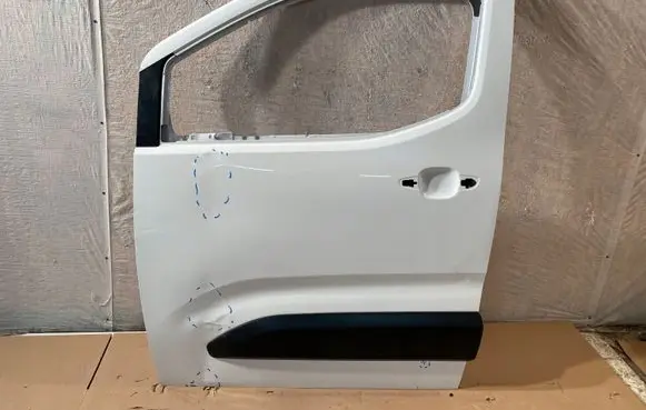 Opel Combo E Front door
