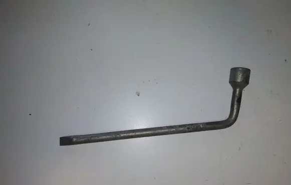 Toyota Corolla Verso E121 Wheel nut wrench 