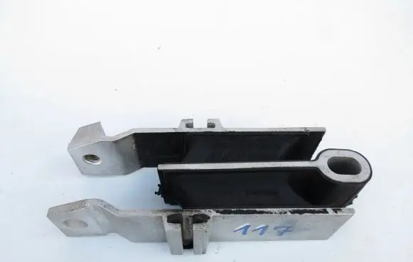 Volvo S60 Engine mount bracket 31401239