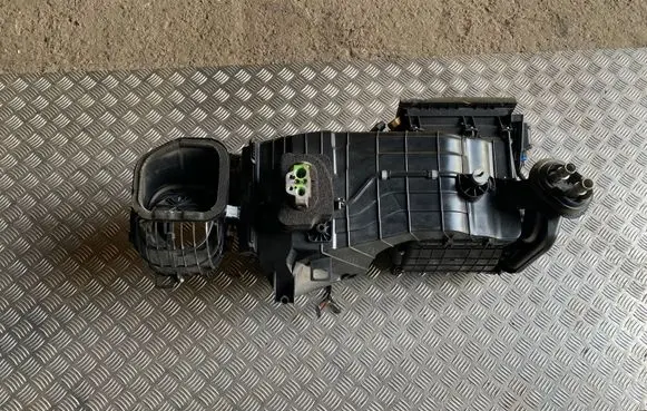 Volkswagen Touareg I Interior heater climate box assembly 7L0820005BS