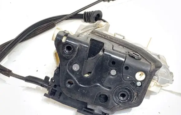 Volkswagen PASSAT B6 Rear door lock 3C4839016A