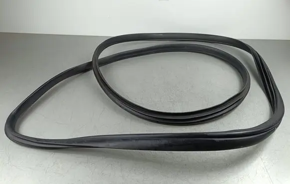 Hyundai Kona II Trunk rubber seal (body) 