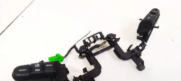 Steering wheel buttons/switches