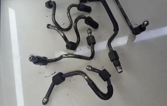 Mazda 6 Fuel injector supply line/pipe 