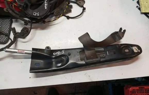 Volvo V70 Front seatbelt 8686632