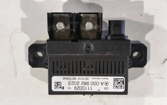 Mercedes-Benz C W204 Charging relay A0009822023 1110029 22101209710500