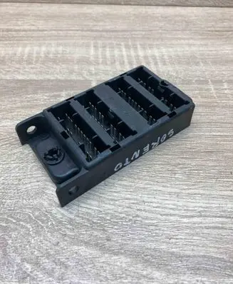 KIA Sorento Fuse module 913103E810
