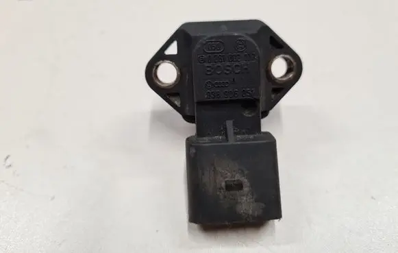 Volkswagen PASSAT B5 Air pressure sensor 0281002177 038906051