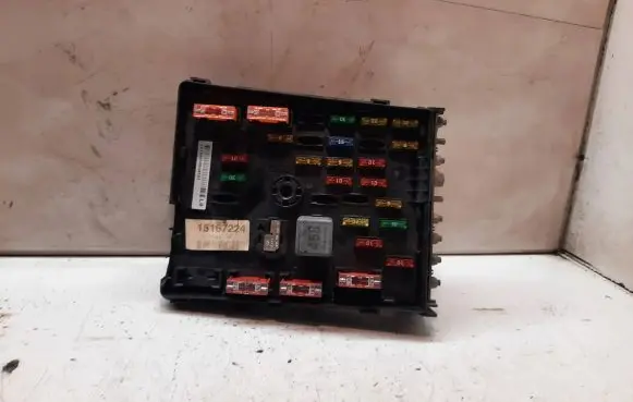 Volkswagen PASSAT B6 Fuse box set 3C09712490