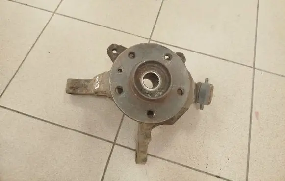 Opel Vivaro Front wheel hub