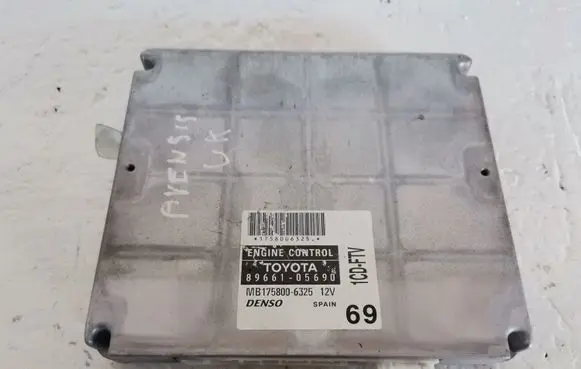 Toyota Avensis T220 Engine control unit/module 8966105690