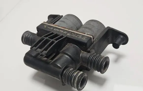 BMW 5 E39 Coolant heater control valve 8374995 1147412137