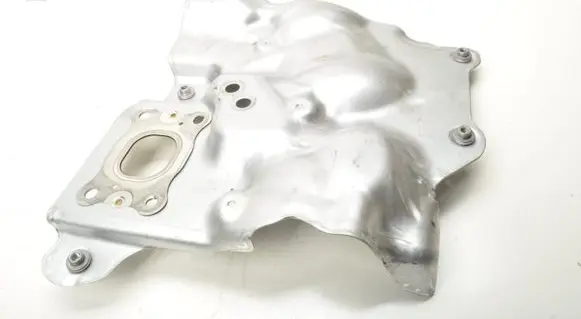 Volvo XC60 Heat shield in engine bay 32435045