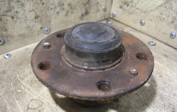 Renault Espace III Rear wheel hub