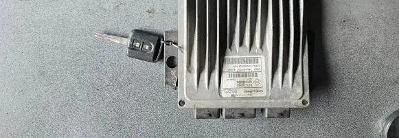 Nissan Qashqai Engine control unit/module 8200334540 8200353894