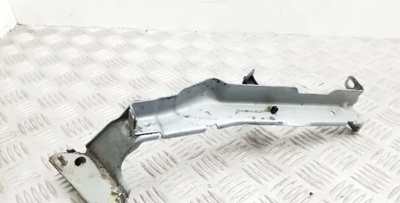 Audi A4 S4 B8 8K Fender mounting bracket 8K0821135C