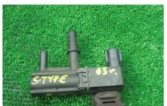 Jaguar S-Type Vacuum valve 2R839C915AA