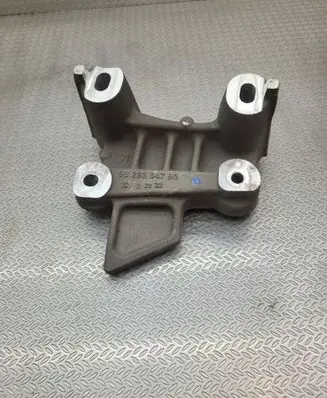 Opel Mokka B Engine mounting bracket 9826364780