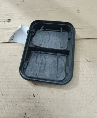 Nissan Qashqai Quarter panel pressure vent 8200003575 91166963