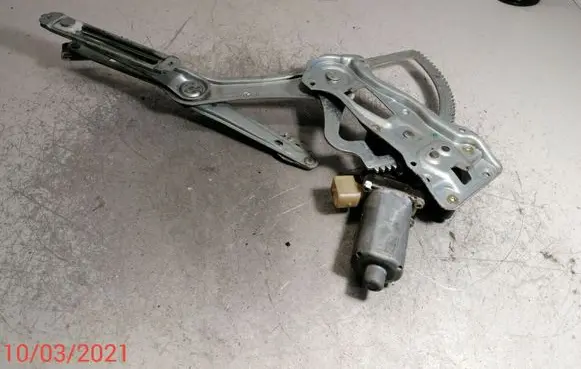 Mercedes-Benz E W210 Front door window regulator with motor 0130821708