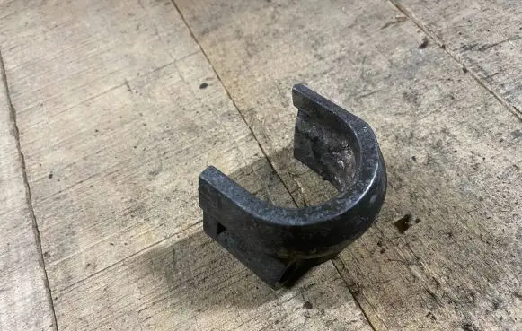 Mercedes-Benz C W203 Sway bar bush bracket, front A2033231240 2033231240