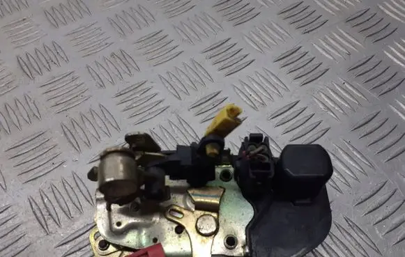 Chrysler PT Cruiser Front door lock
