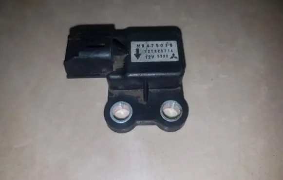 Mitsubishi Pajero Airbag deployment crash/impact sensor MR475078