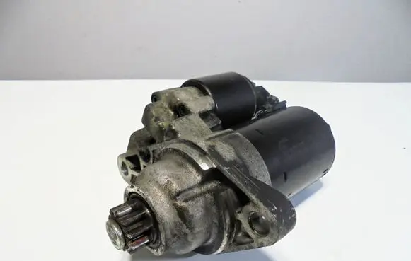 Volkswagen Golf V Starter motor 02T911023R