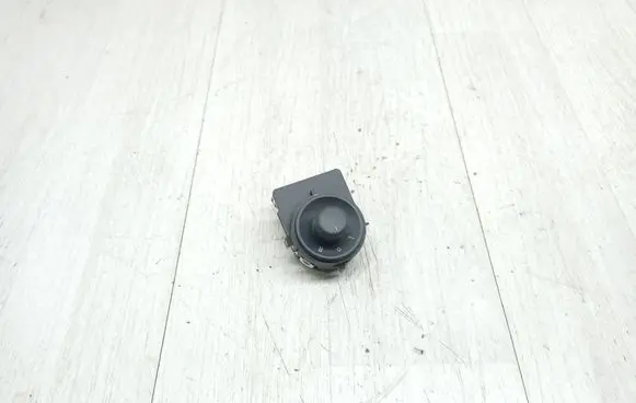Opel Astra J Wing mirror switch 13271827 211723