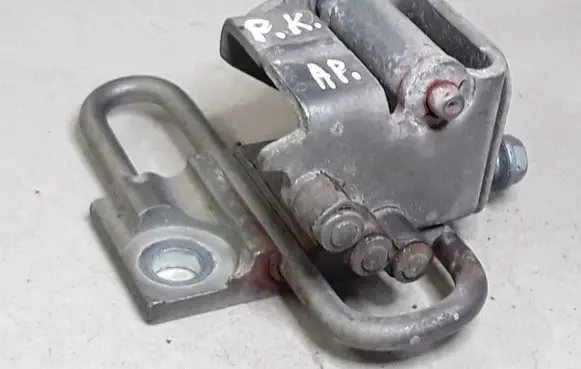 Seat Altea Front door lower hinge 6Q0831411