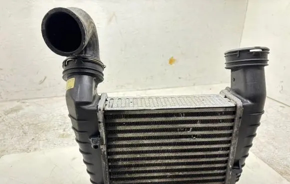 Volkswagen PASSAT B5.5 Intercooler radiator 8D0145805C