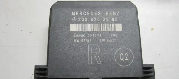 Mercedes-Benz C W203 Door central lock control unit/module 2038202285