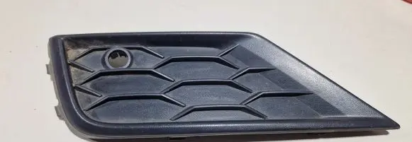 Volkswagen Tiguan Front bumper lower grill 5NA853665A