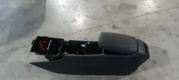 Opel Insignia B Armrest 0031037249 3009977300